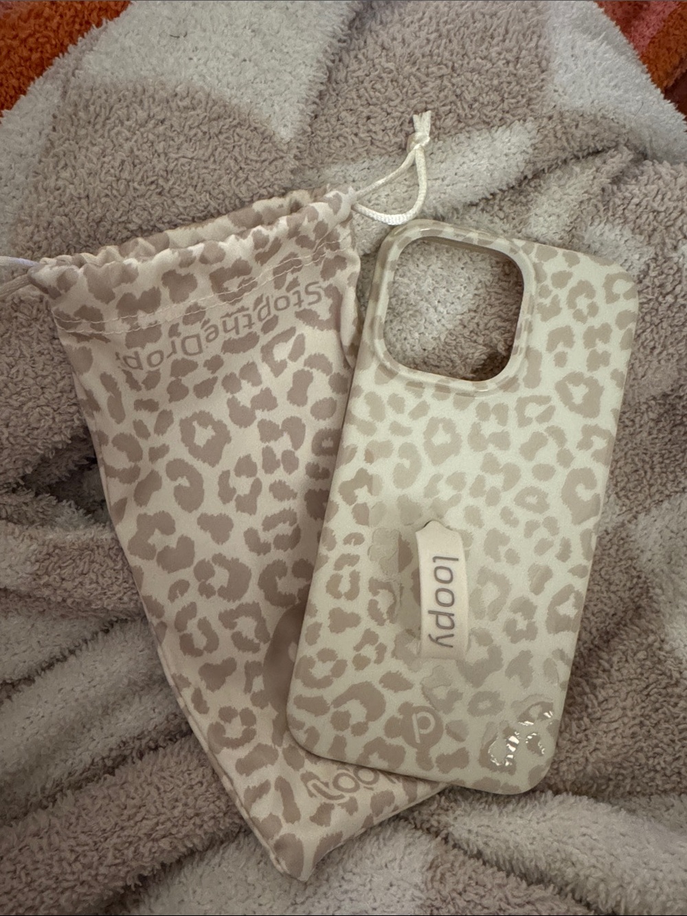 iPhone 15 pro max Beige Leopard loopy Case